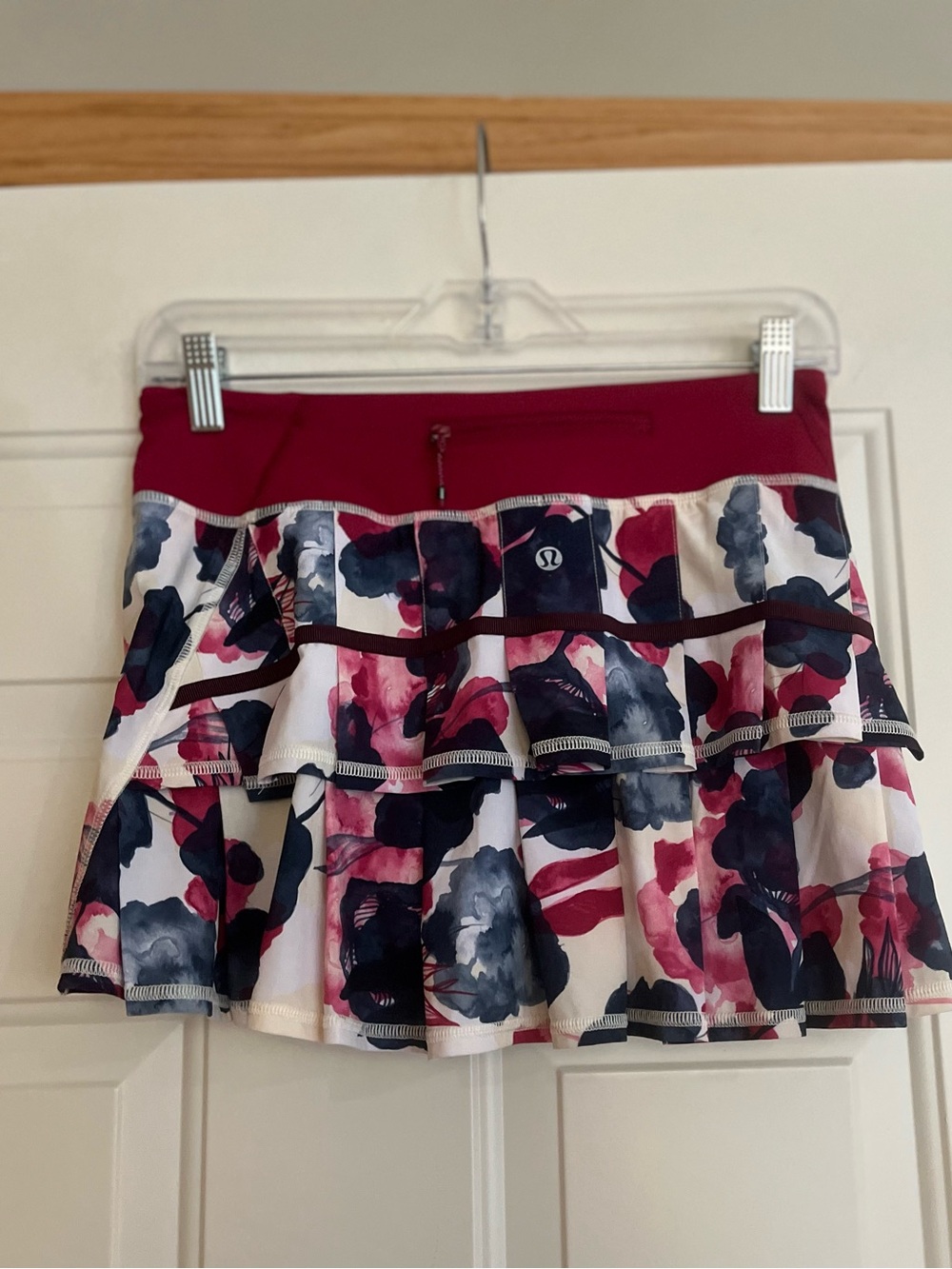Lululemon pace setter pleated skort inky floral ghost inkwell bumble berry. SZ.4